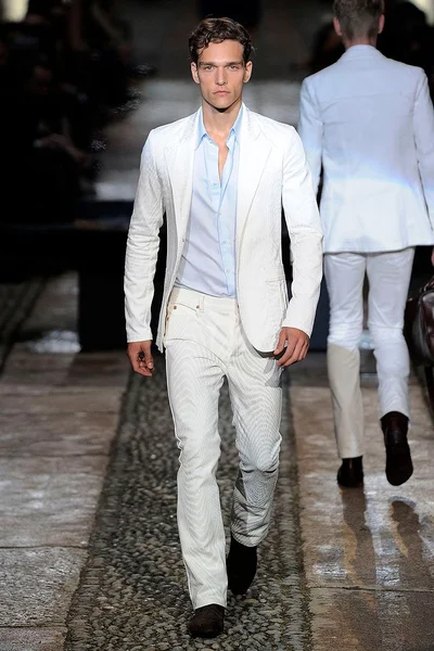 Look 9